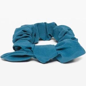 Lululemon Uplifting Scrunchie Bow in Petrol Blue